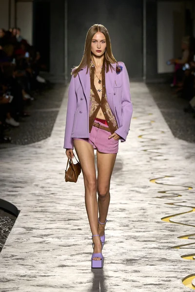 Look 50